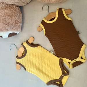 Lot de 2 bodies manches courtes marron et jaune 100% coton
